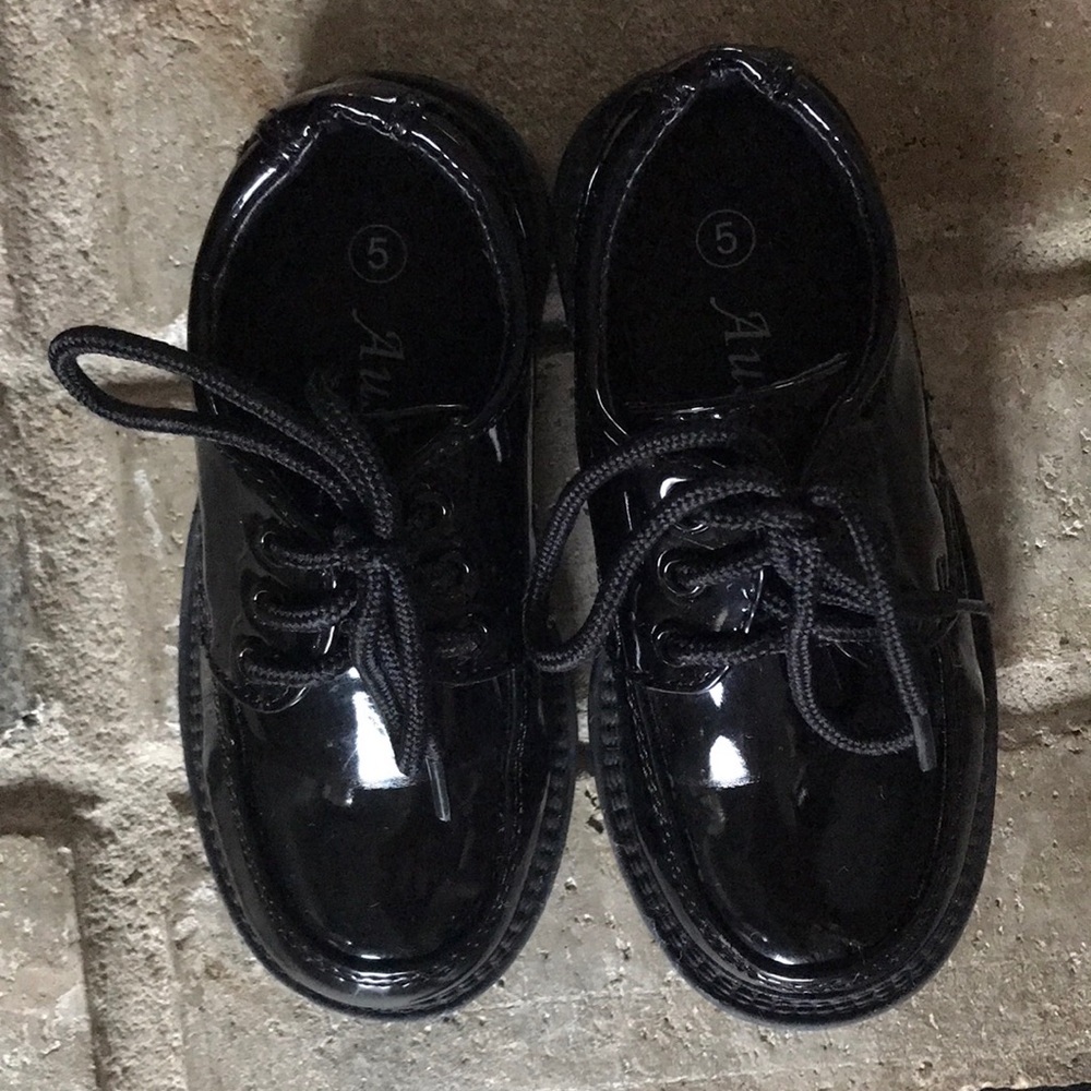 Boys shoes Auston dress shoes Size 5 Toddler